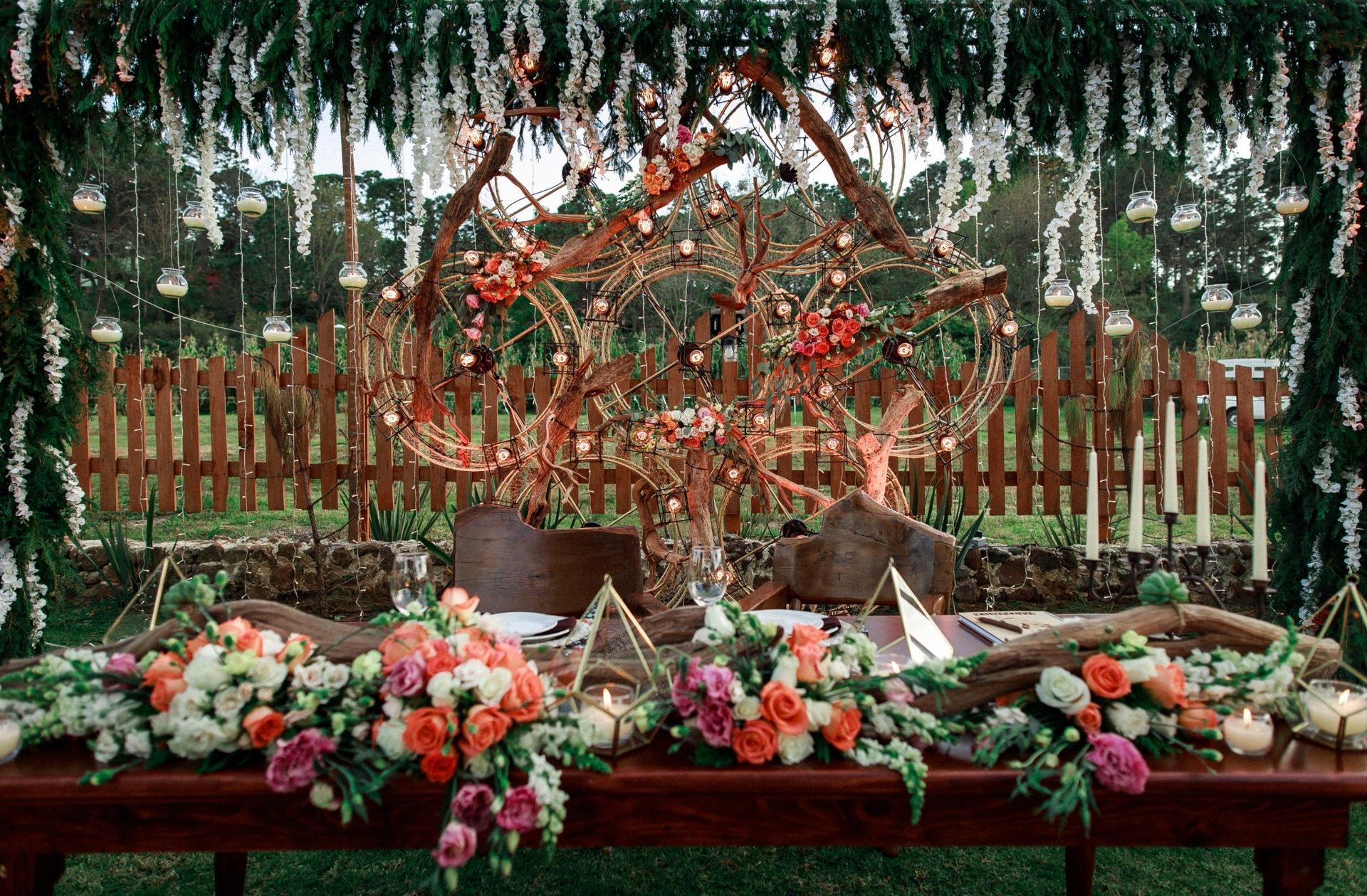 8 ideas inspiradoras para decorar el 'back' de la mesa de novios ...