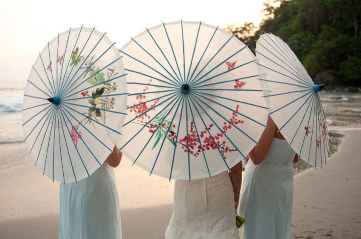 Abanicos y sombrillas para la boda: 35 ideas para elegir sus recuerdos 