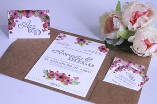 invitación de boda con papel kraft