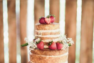 nake cake para boda con fresas