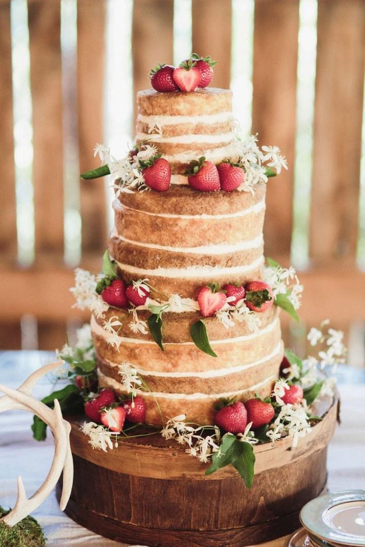 nake cake para boda con fresas