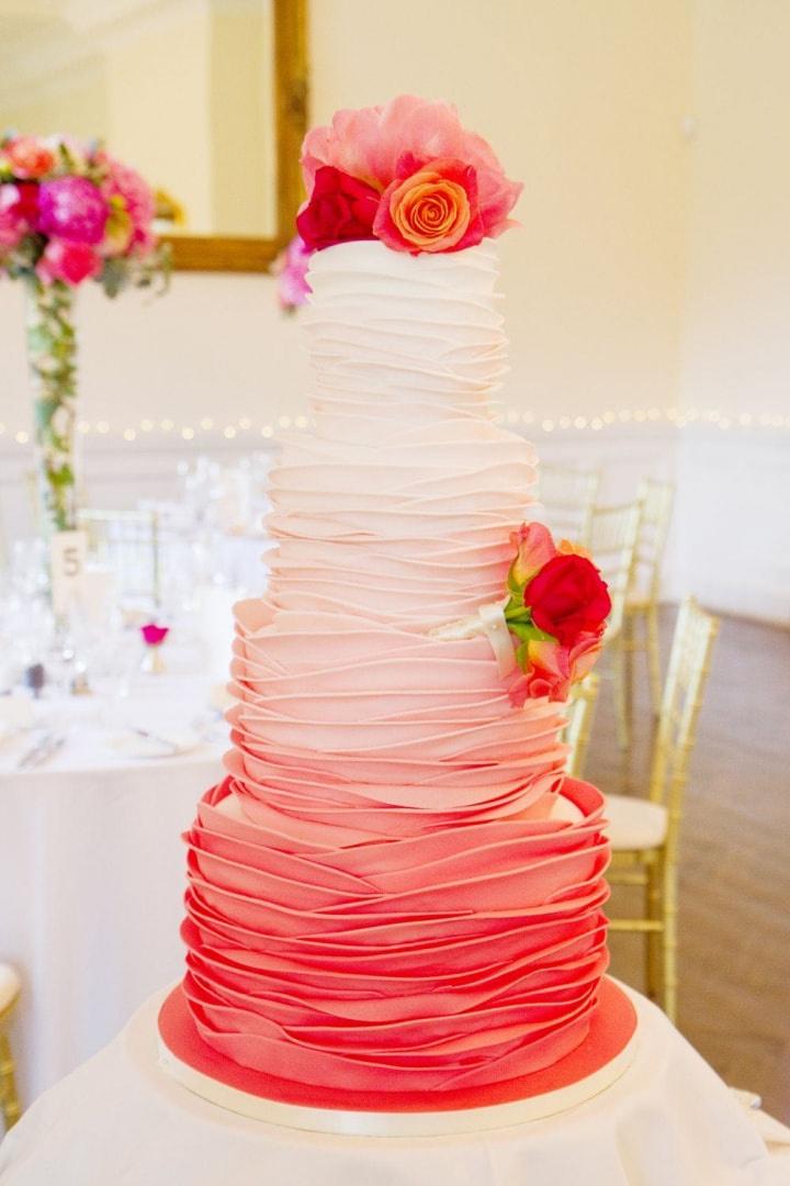 pastel de boda con ruffles