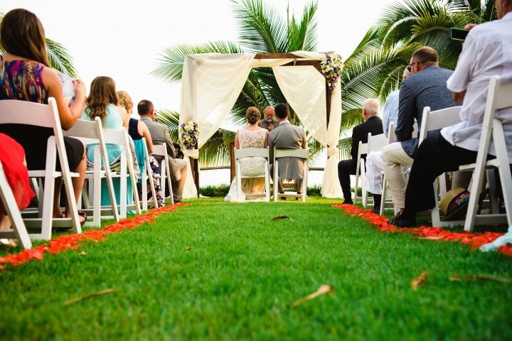 Decálogo de los buenos suegros en la boda: las 10 cosas prohibidas -  