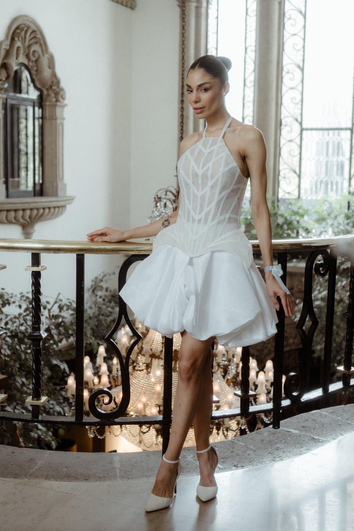 Vestido para casar por el civil con falda corta