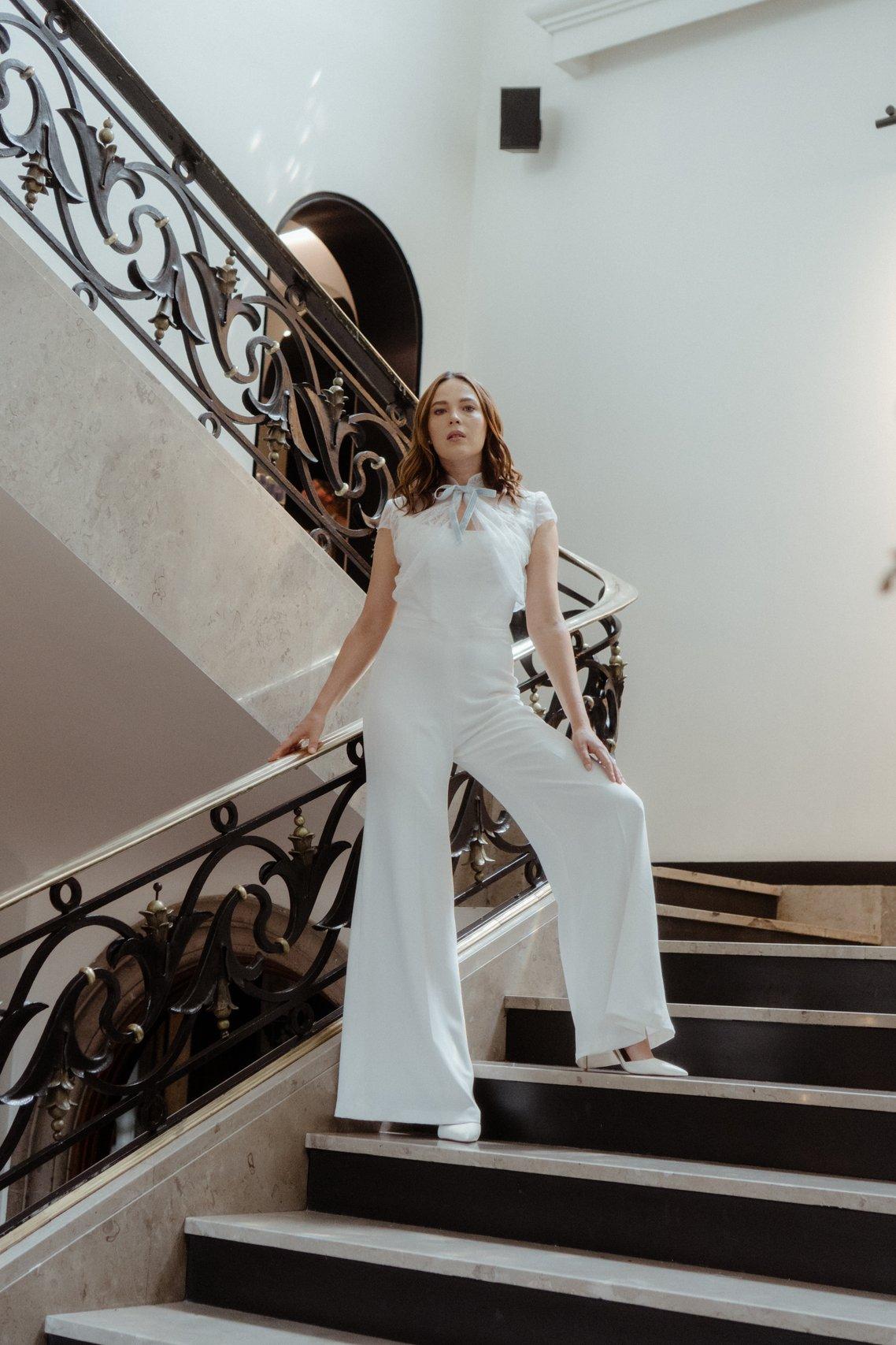 Mono como outfit para boda civil