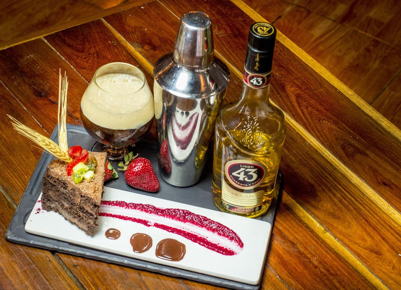 ¿Qué se puede tomar con un postre de boda? 8 bebidas para