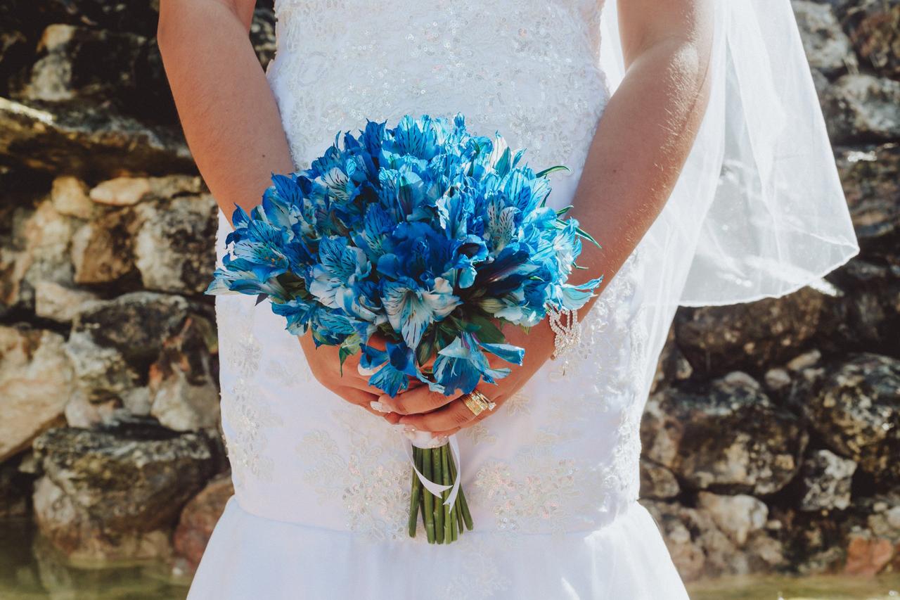 ramo de novia con flores azules