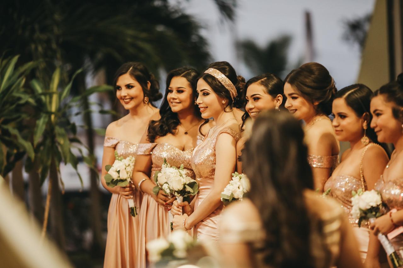Accesorios y peinados para damas de honor