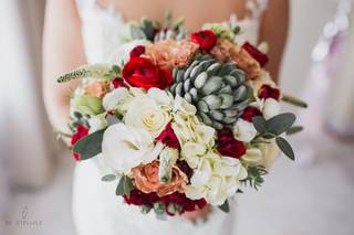 boquet de novia con rosas, ramas de olivo, hortensias,