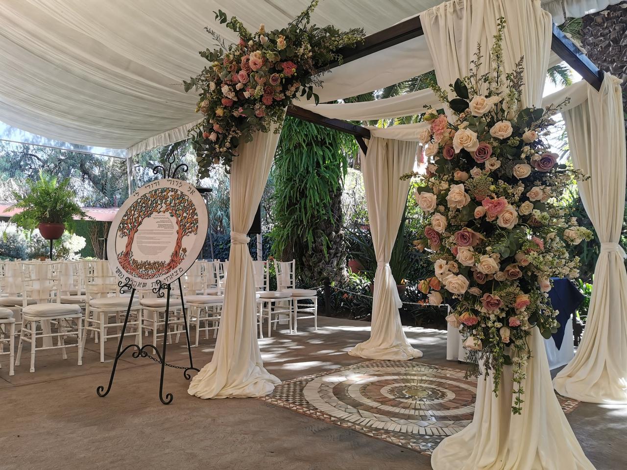 Jupá o palio nupcial como altar de boda