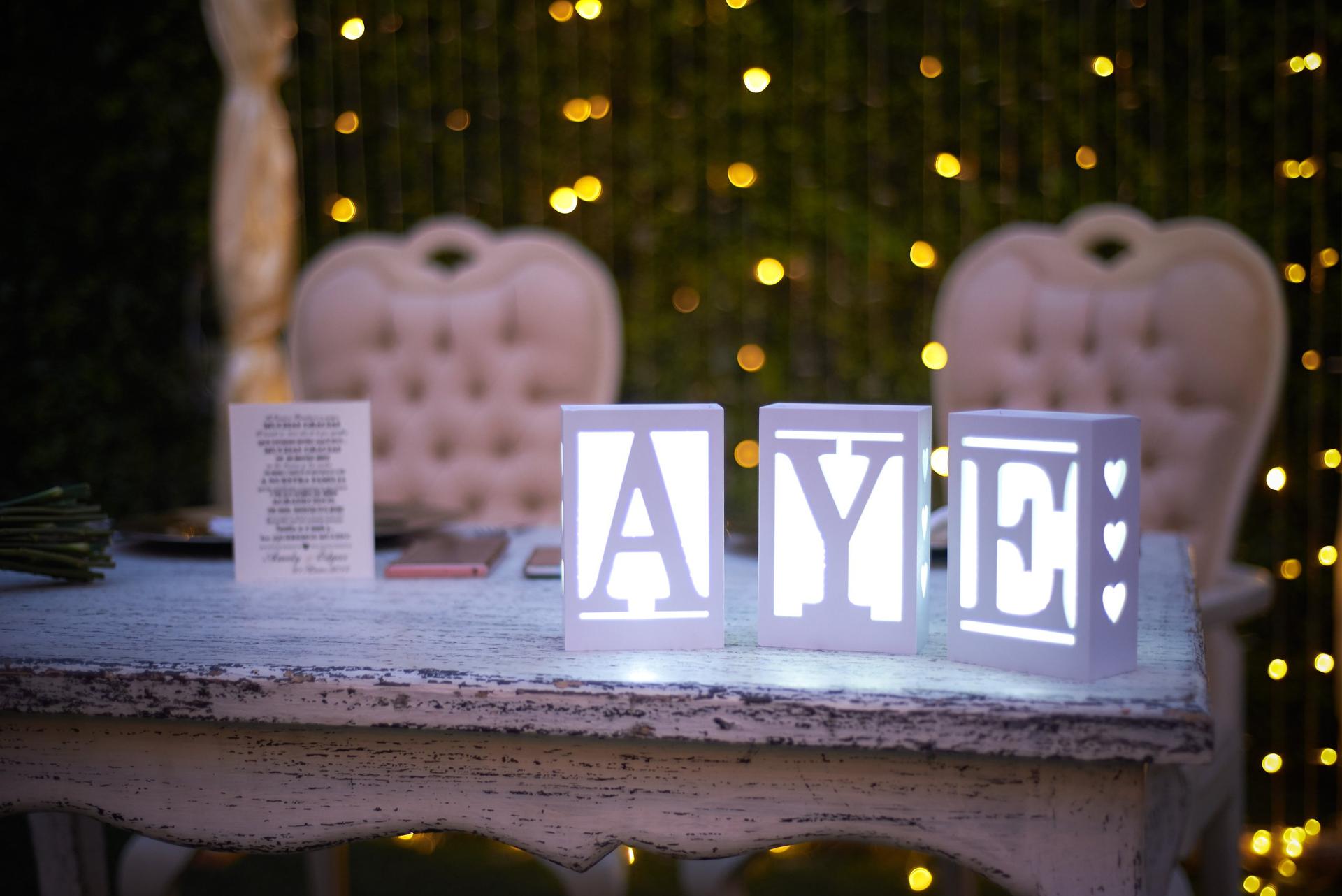 Letras Luminosas Para Decorar Su Boda Y ¡que Brille Su Amor! - Bodas.com.mx