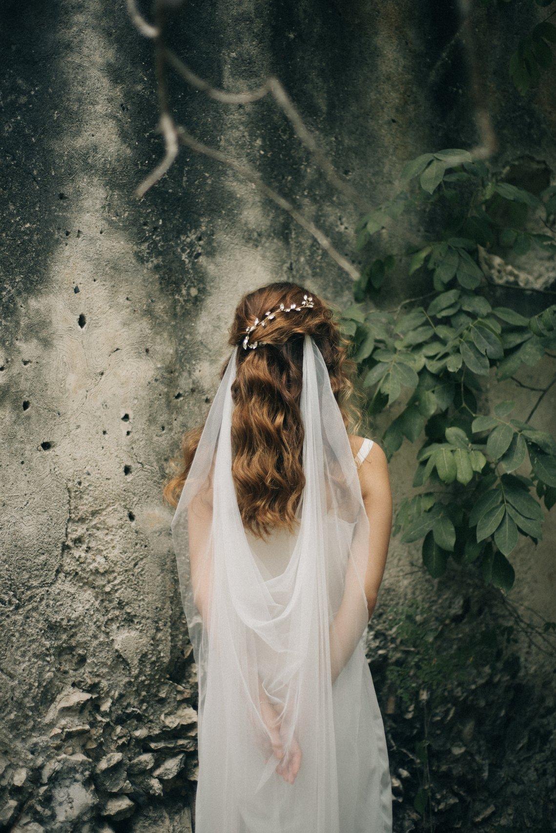 peinado de novia semirecogido con velo