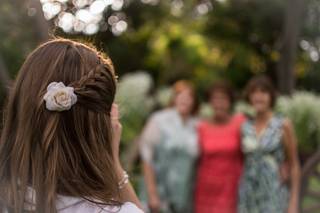 peinados con flores y trenzas