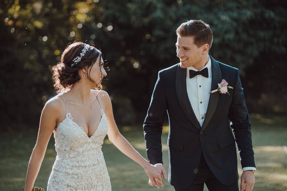 pareja feliz en su boda 