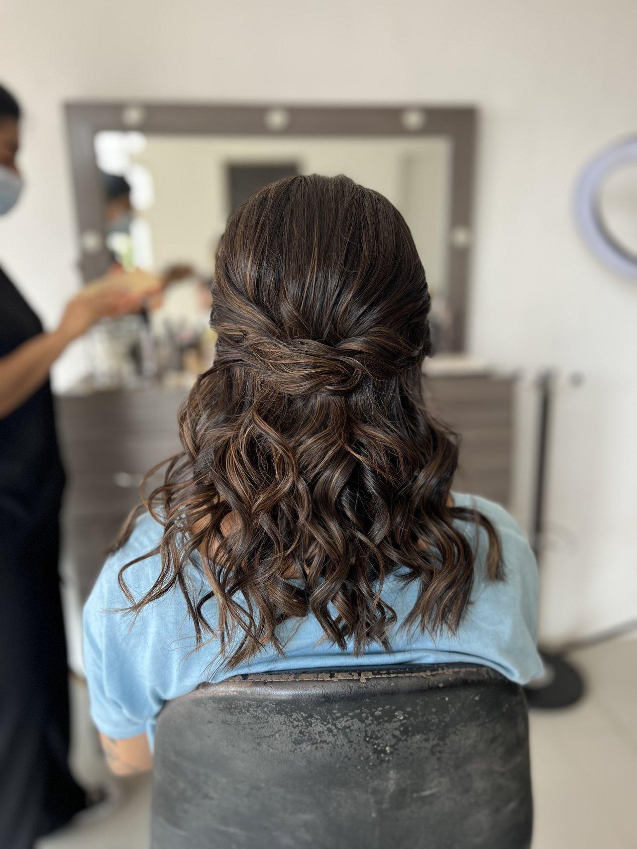 Peinados para damas de honor con cabello largo