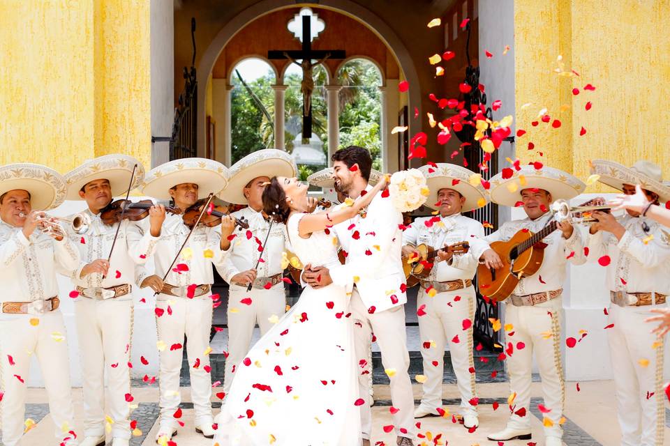 mariachi salida de ceremonia de boda