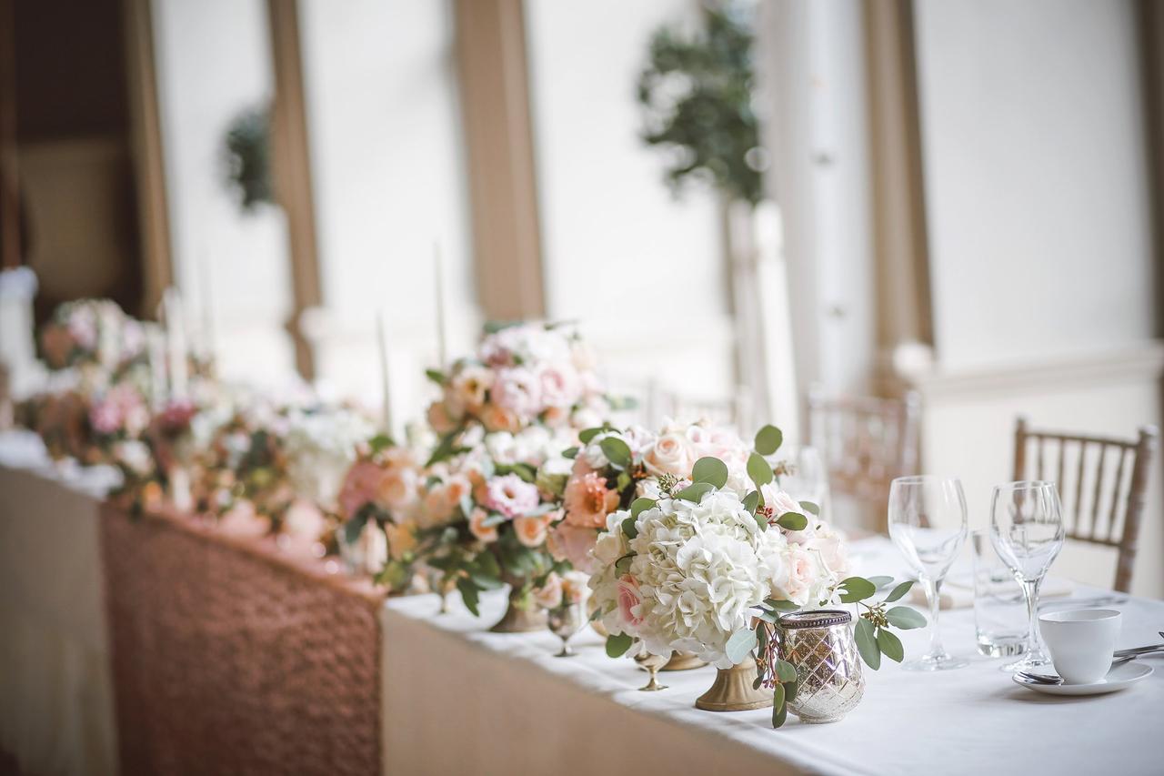 decoración de boda con flores en tono pastel