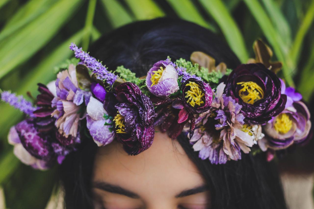 flores grandes para corona de novia en morado