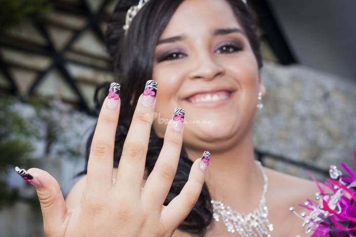 Uñas de color para novia