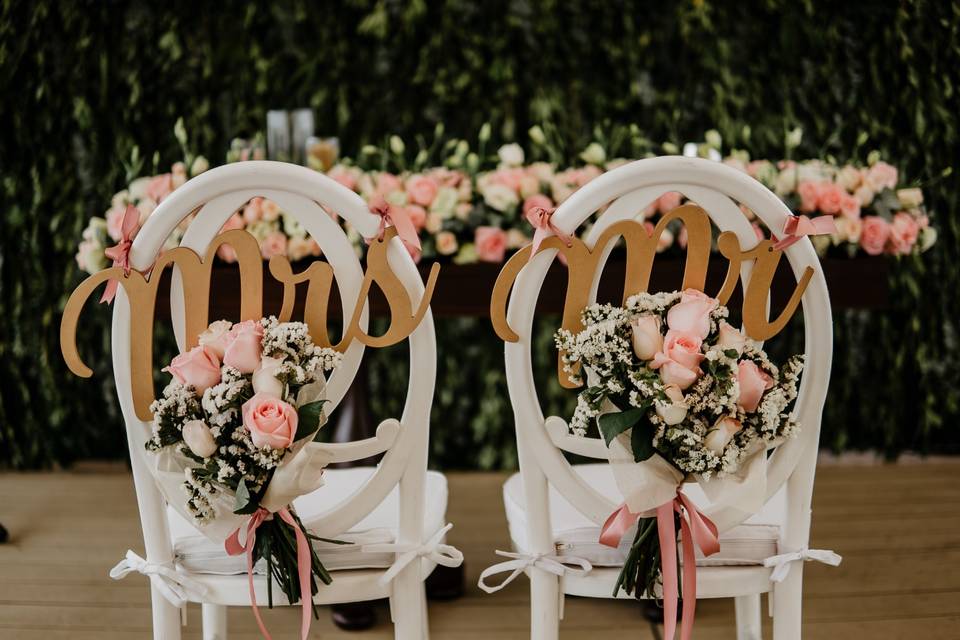 Las sillas de los novios, ¡elijan las adecuadas para la ceremonia y recepción!