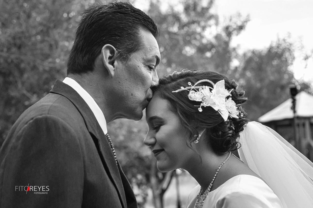 beso papá de la novia