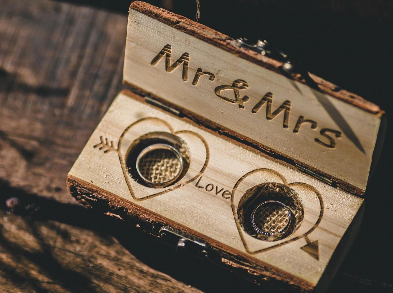 caja de madera para anillos de boda