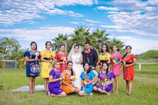 damas de honor con vestidos de colores típicos mexicanos