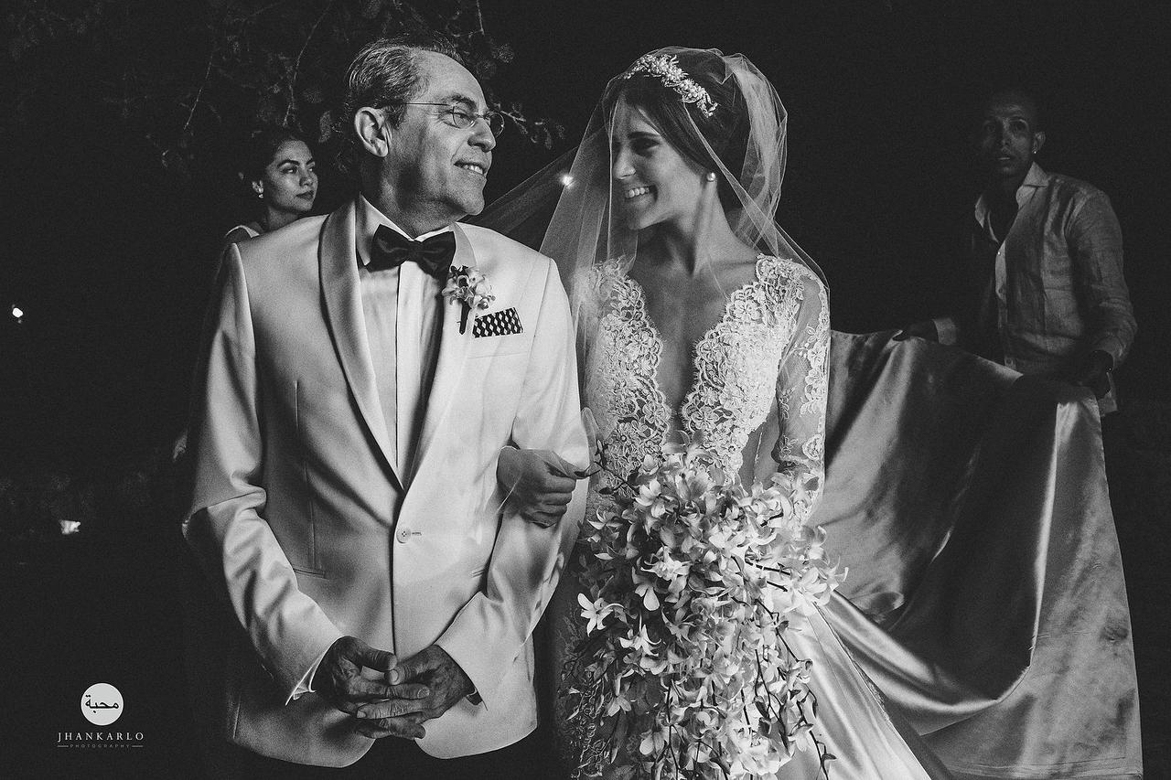 papá e hija en la iglesia