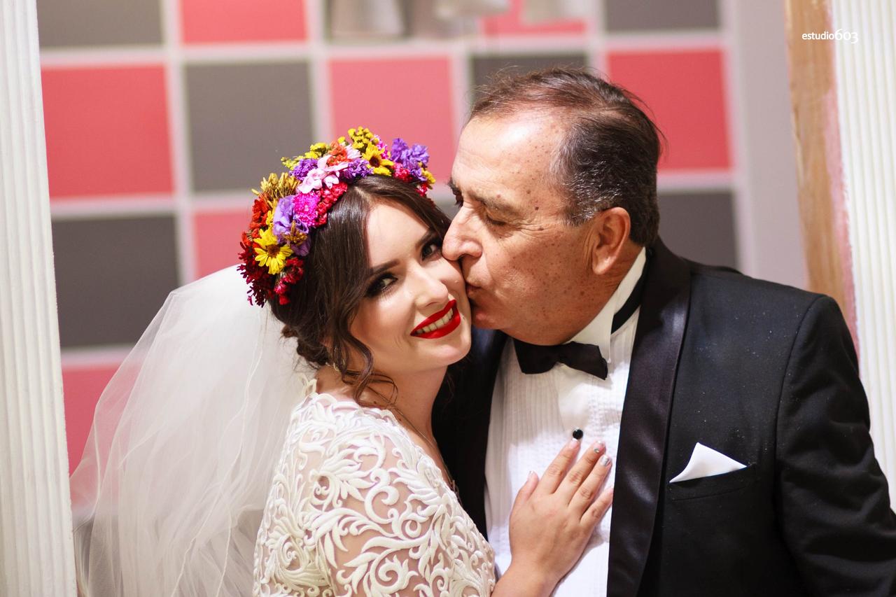 beso papá de la novia