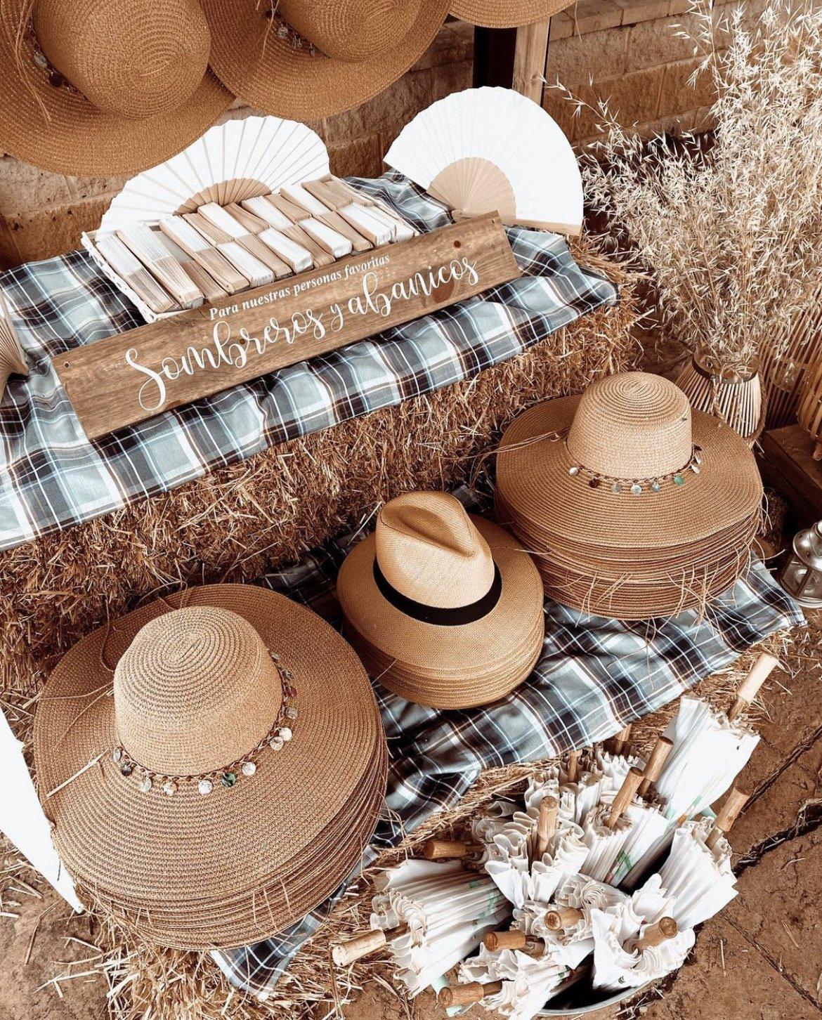 Sombreros como recuerdo de boda