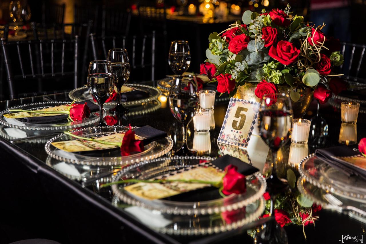 arreglos florales elegantes con rosas rojas