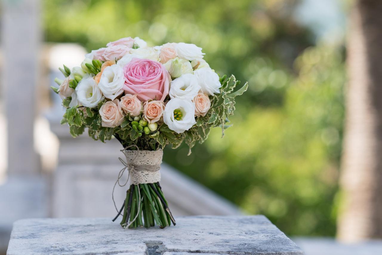 Ramos de novia con rosas: ¿seguirán pareciéndote muy clásicas? -  