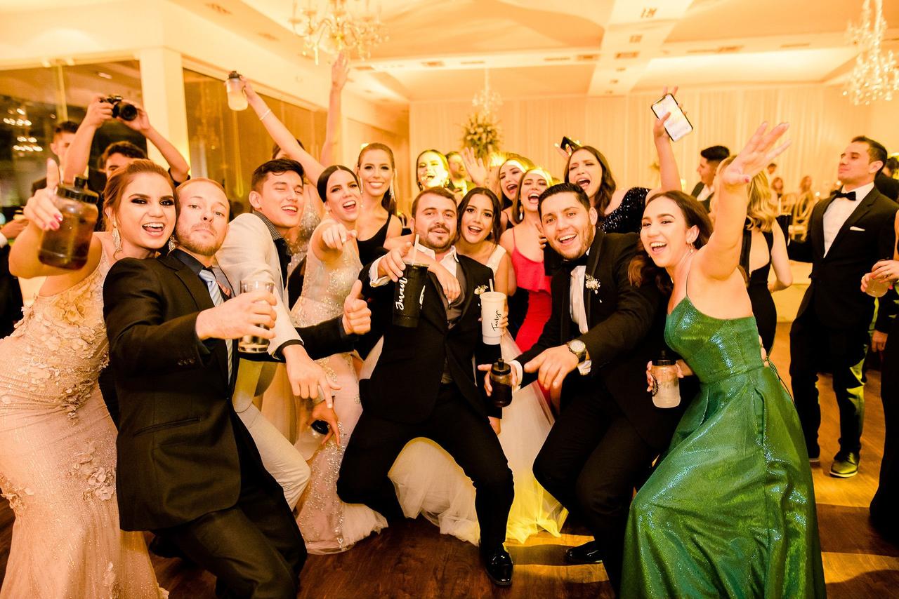 40 canciones con coreografía para animar la fiesta en la boda - bodas.com.mx