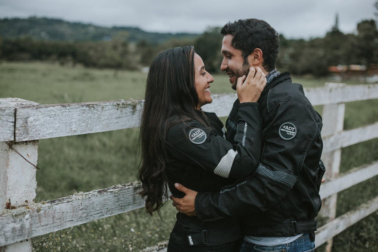 pareja enamorada sesión de fotos