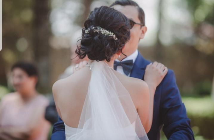 peinados de novia recogidos con velo