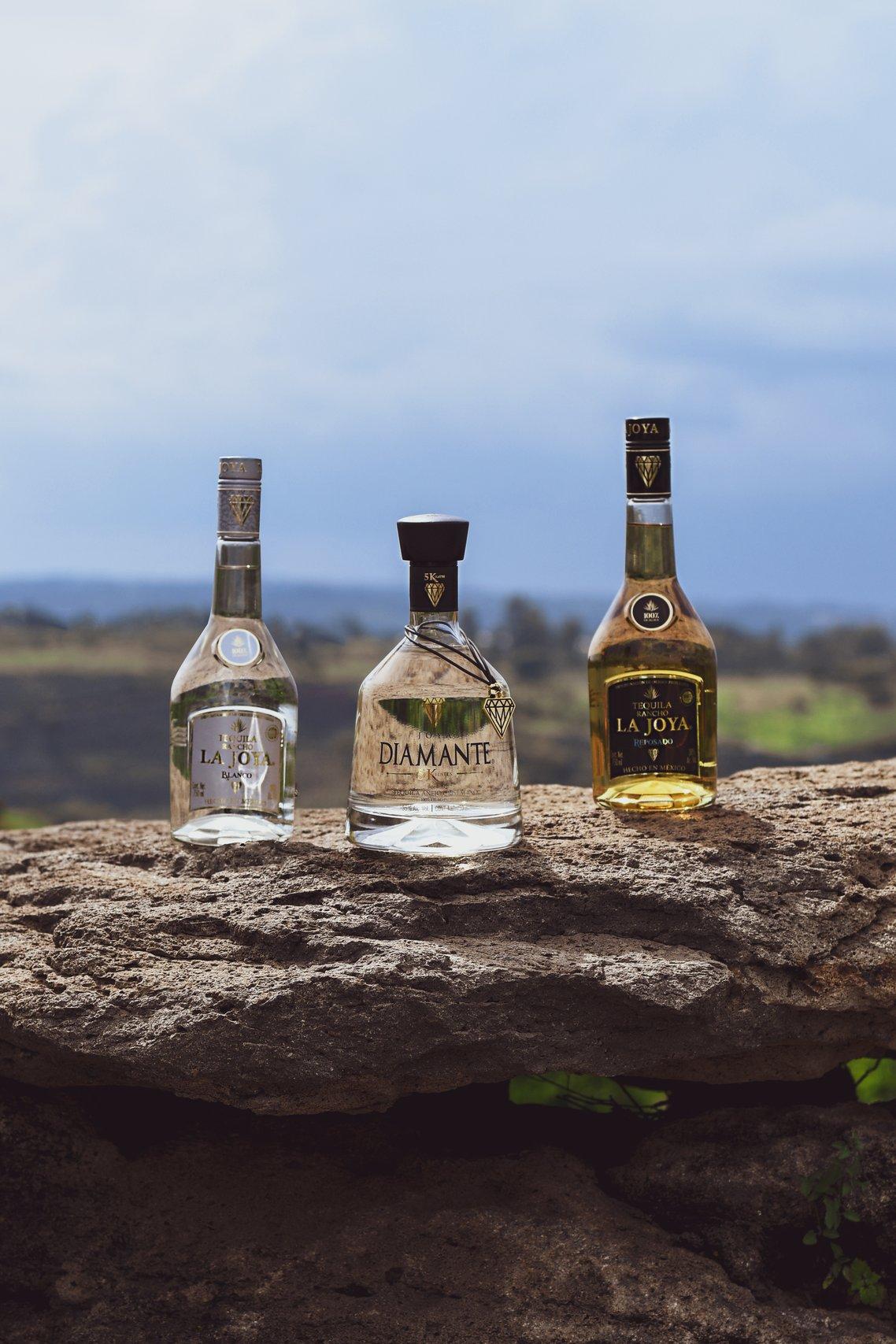 3 botellas de tequila como recuerdo de bodas