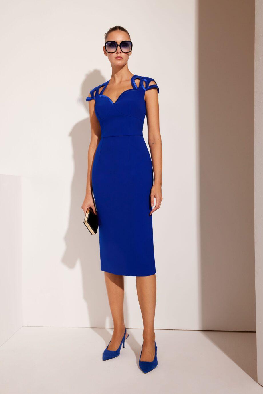 Vestido color azul, ideal si no sabes como vestirte para una boda si eres invitada