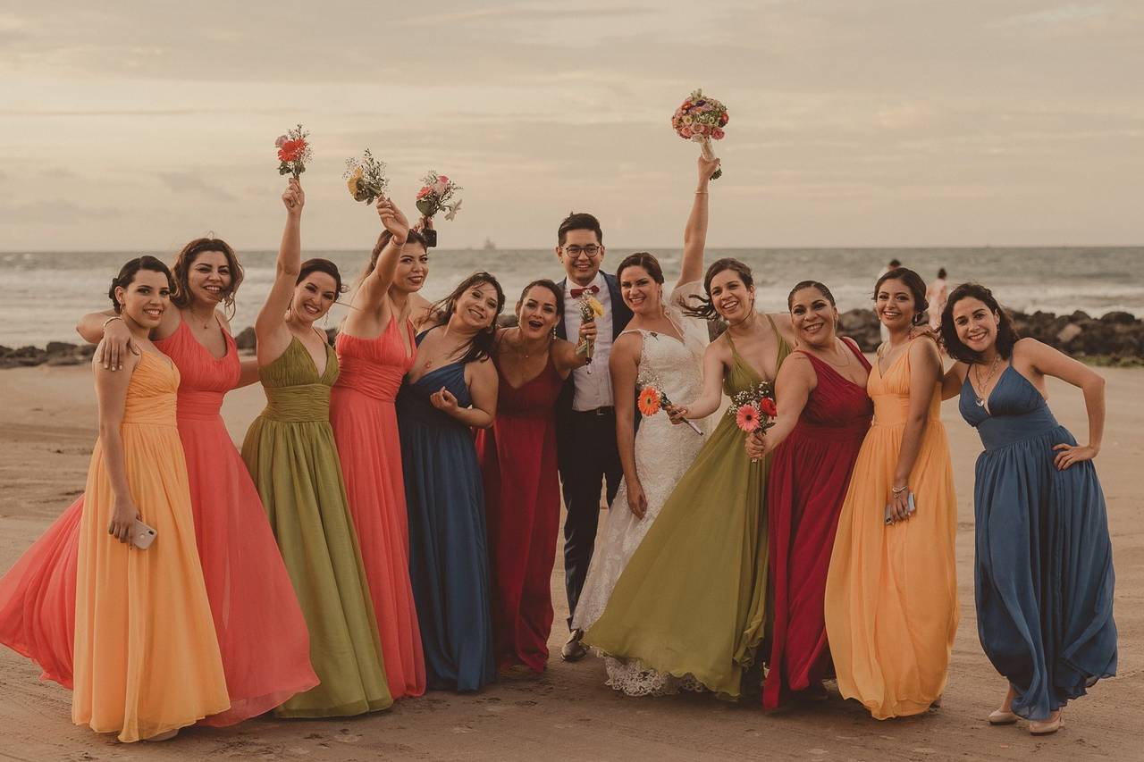 10 preciosos vestidos para damas de honor, ¿fácil o difícil elección? -  bodas.com.mx