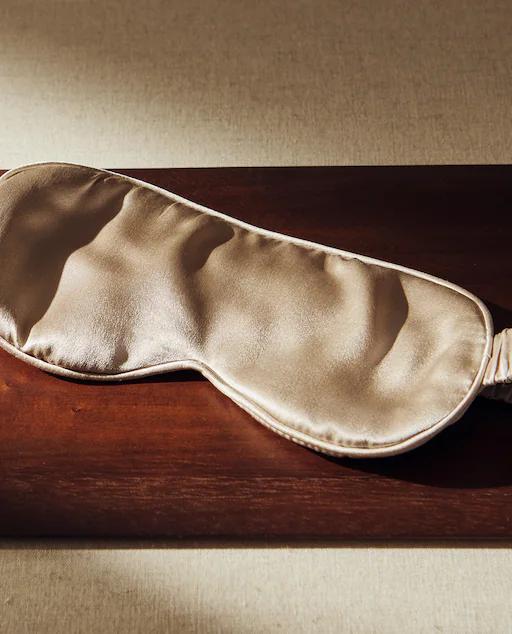 imagen de regalos de navidad: un antifaz champán para novio