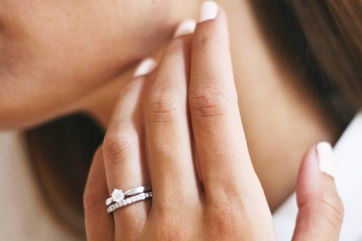 Que anillo de compromiso comprar? Descubre los anillos de moda