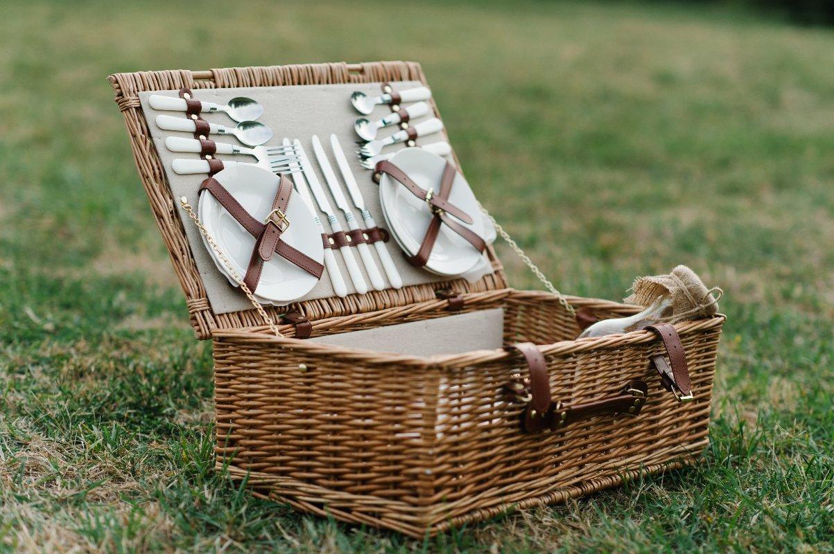 canasta de pícnic para regalo de boda