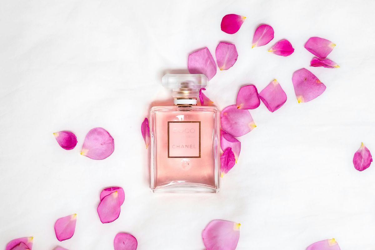 Un perfume es ideal para regalo de navidad para pareja