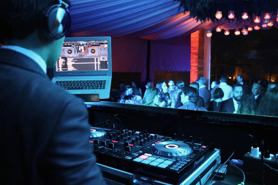 16 preguntas para el DJ y opciones para su boda