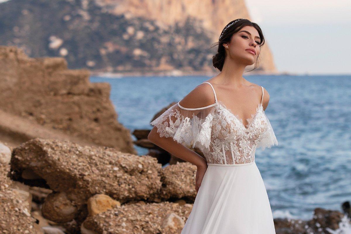 100 vestidos de novia para una boda en la playa (2022)