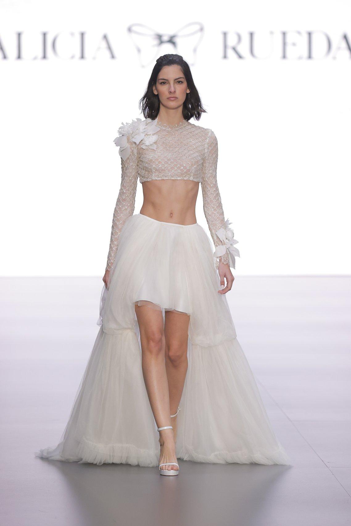 vestidos de novia con manga y transparencias