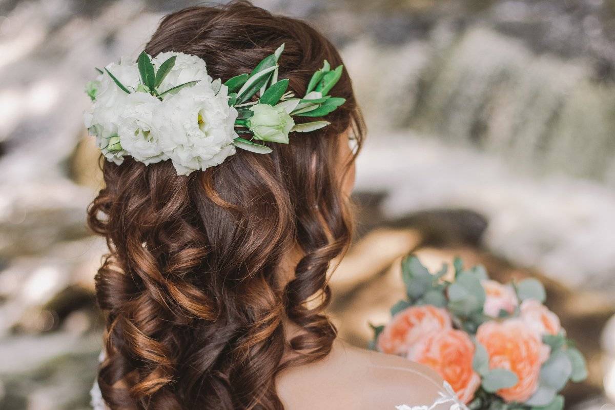 Peinados de novia salpicado con flores  by NS