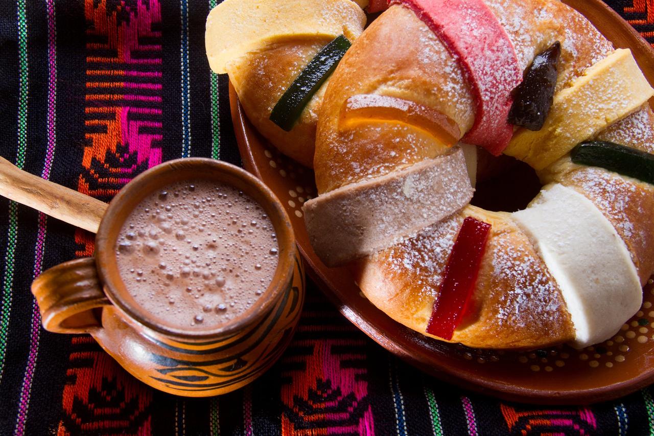rosa de reyes y chocolate caliente
