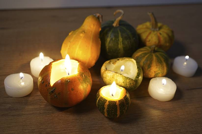 decoración con portavelas de calabazas 