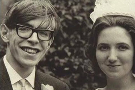 El físico Stephen Hawking, recordamos su historia de amor con Jane Wilde Hawking