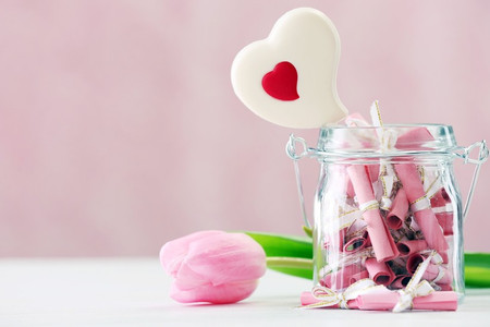 Frasco con frases románticas para tu pareja: un 'DIY' para San Valentín 